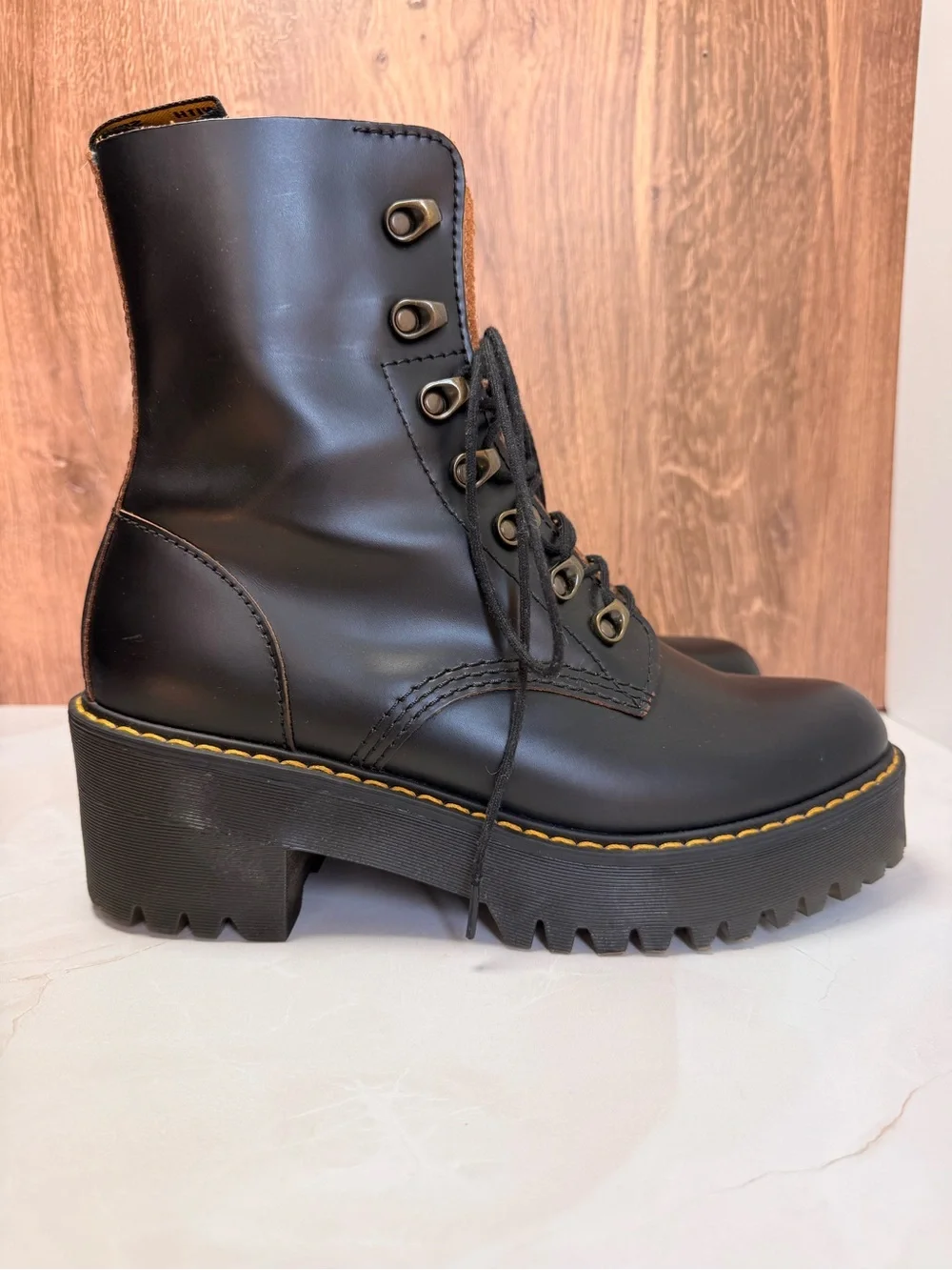 Dr. Martens Women's Leona Platform Boot US Size 9 EU41 - Picture 4 of 4